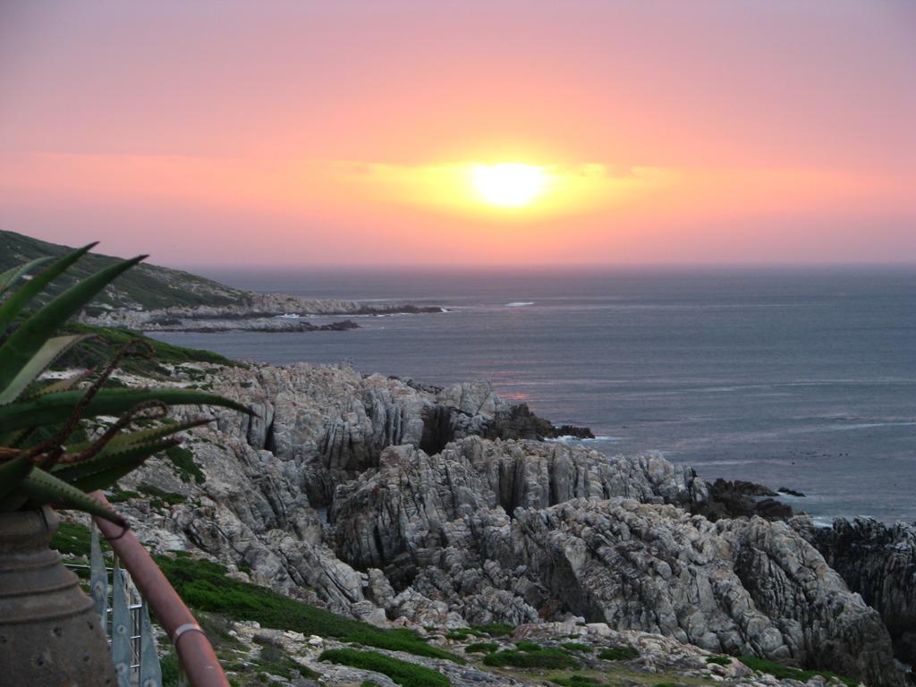 Cliff Lodge Gansbaai Exterior photo